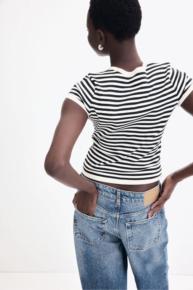 Bedene Oturan Tişört - 4