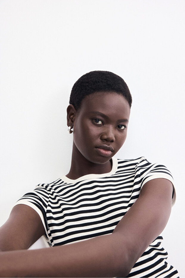 Bedene Oturan Tişört - 5