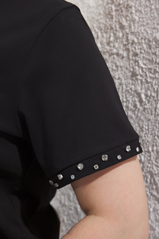Siyah Taş Aksesuar Detaylı Regular Kalıp Büyük Beden Örme T-Shirt TBBSS25BF00077 - 3