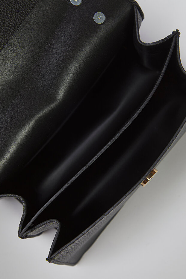 Czarna torebka damska z krzyżowymi paskami Mini Boy Mini City TAKSS25OC00007 - 7