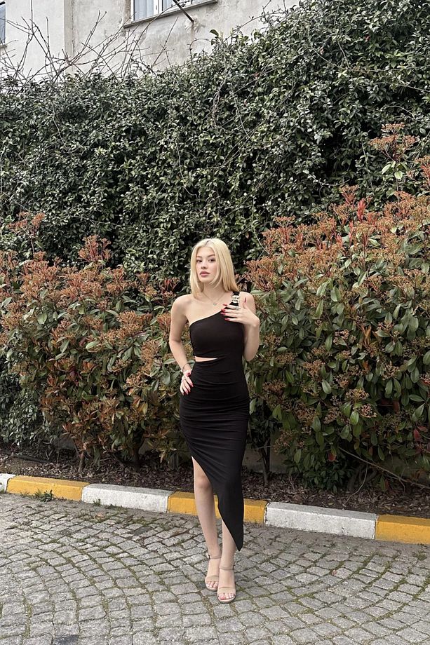 Tek Omuz Aksesuarlı Bel Dekolte Midi Elbise - 1