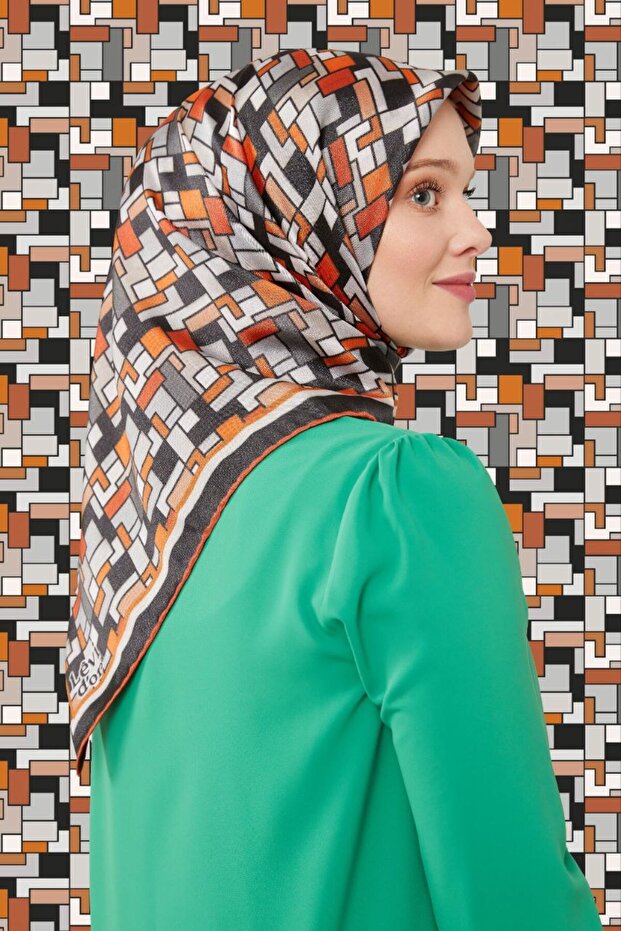 وشاح كريستالي لامع بنمط مربعات هندسية - 1