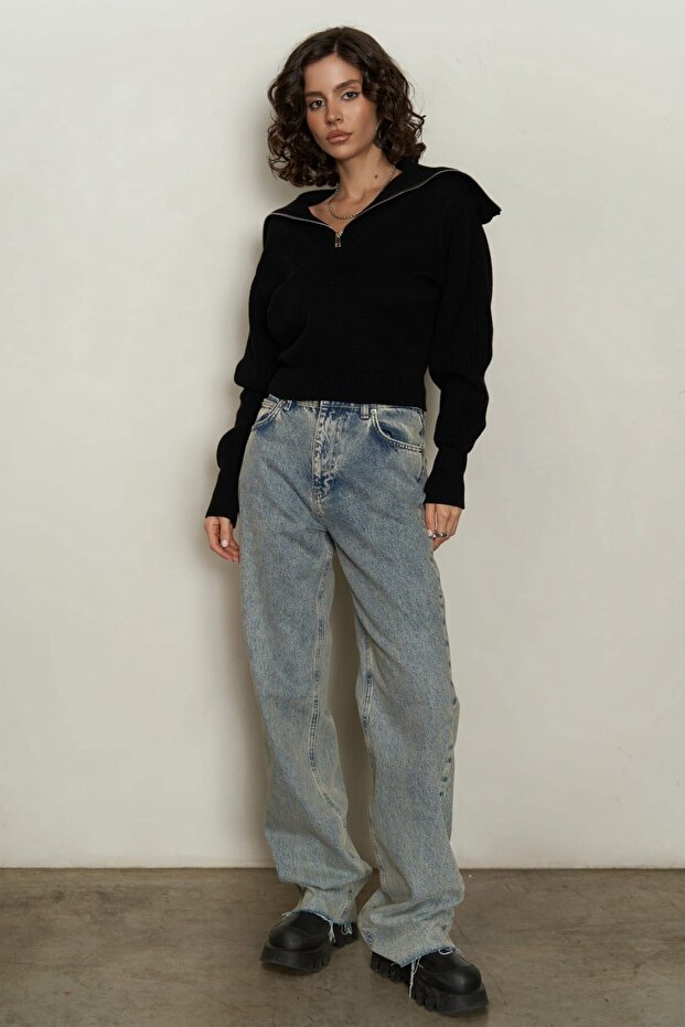 Endloser schwarzer Pullover mit halbem Reißverschluss - 2