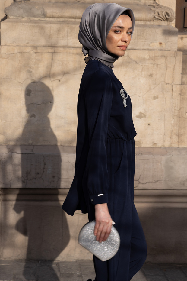 Çıkarılabilir Broşlu Pelerinli Tulum - 2