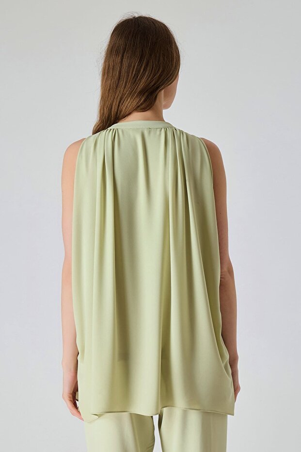 V yakalı dökümlü bluz - 4