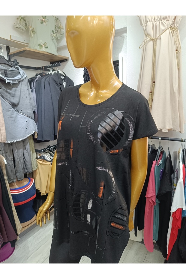 Large Size Flexible Fabric Crew Neck Front Printed Blouse