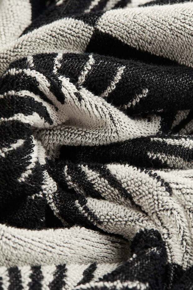 منشفة شاطئ منقوشة - 4