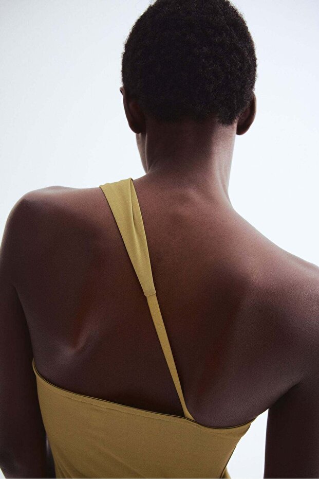 بلوزة بكتف واحد - 1