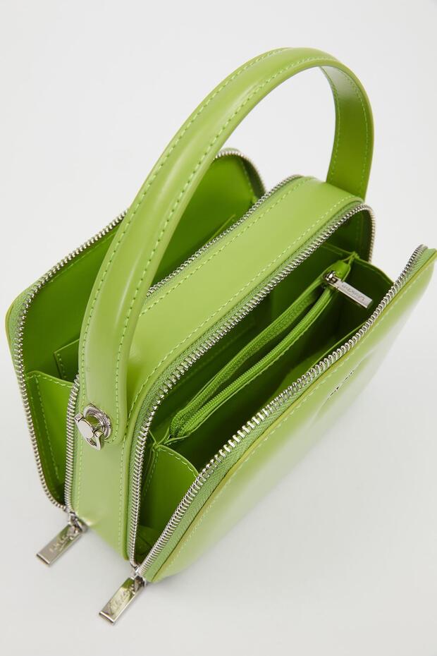 حقيبة كتف ذات مظهر مربع أخضر اللون - 4