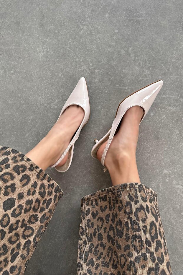 Cuesta Women's Heeled Patent Leather Shoes Beige
