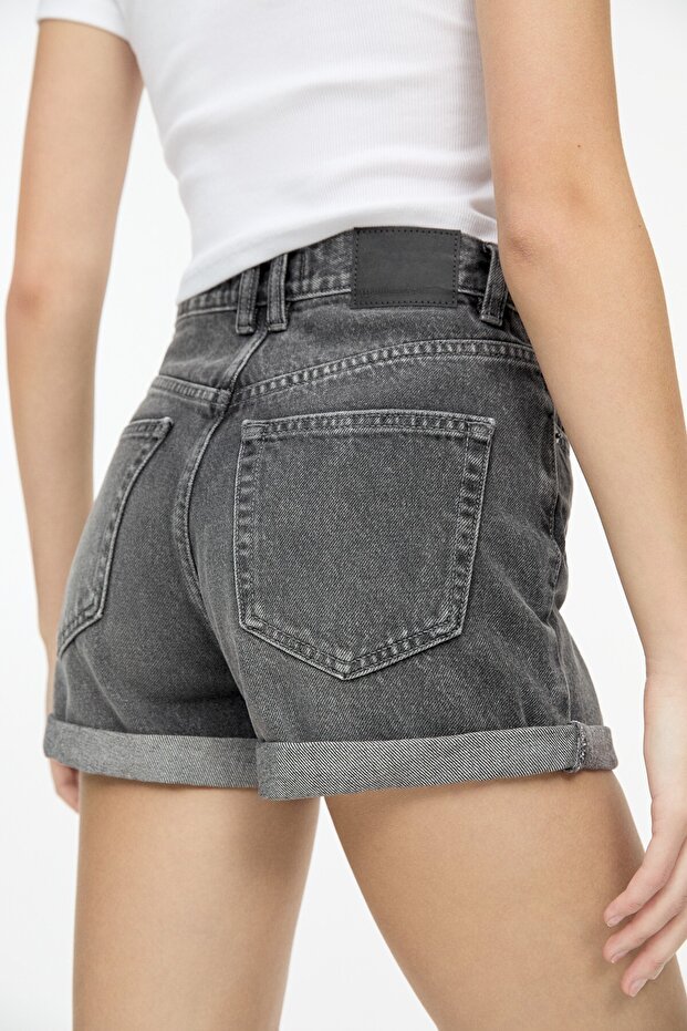 Mom fit paçası kıvrık denim şort - 7