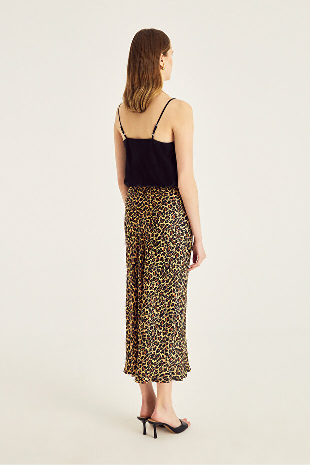 تنورة ساتان متوسطة الطول بنمط الفهد - 8