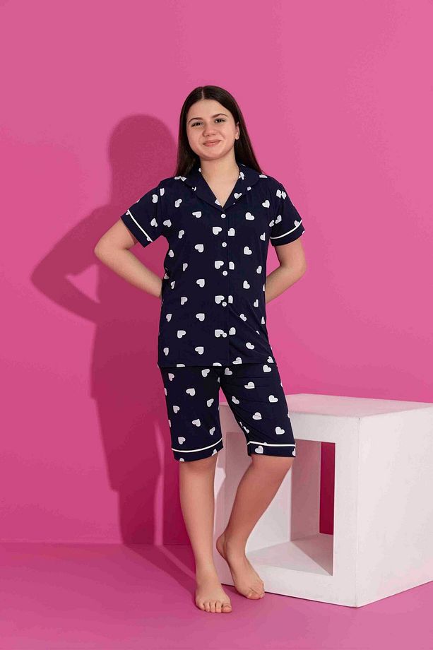 Kadın Milan Kumaş Gömlek Yaka Boydan Düğmeli Lacivert Kalp Desen Kısa Kol Şortlu Pijama Takımı - 2
