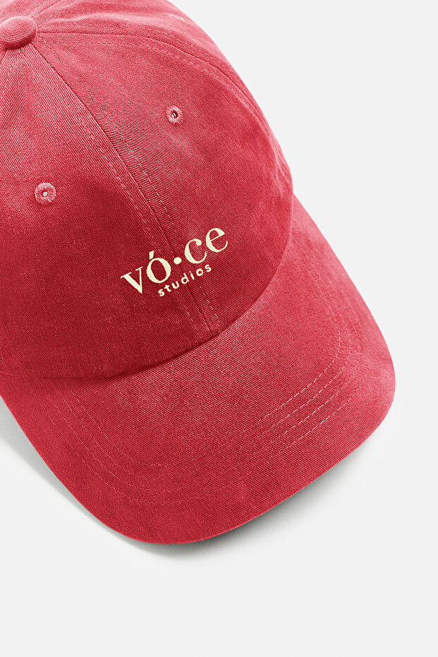 قبعة حمراء ذات تأثير شاحب - 2