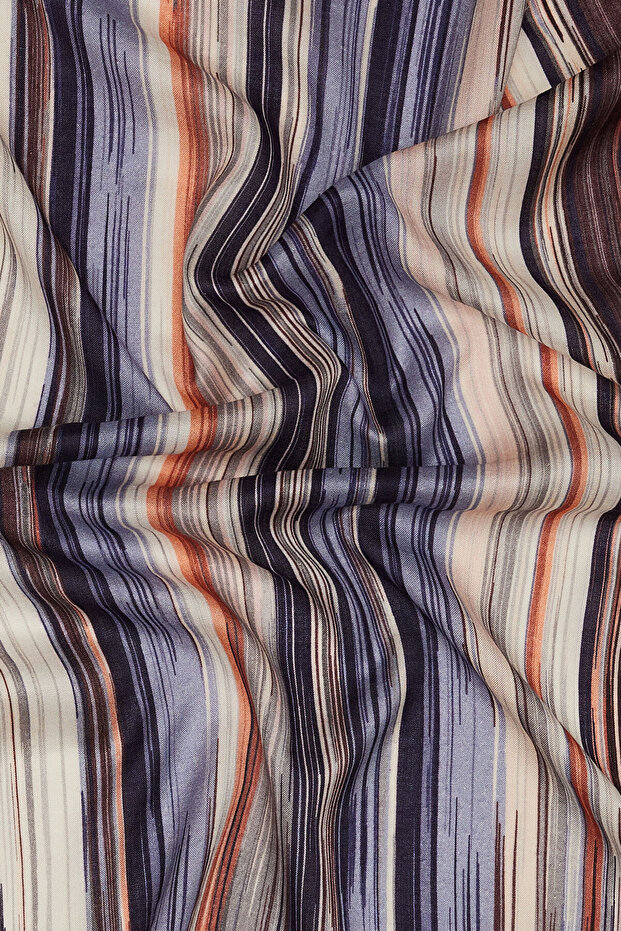 شال حرير فوال منقوش هندسيًا باللون الأزرق - 2