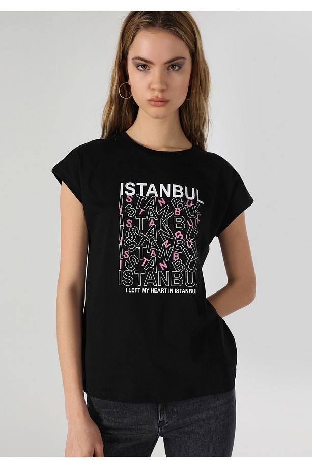 Regular Fit Yuvarlak Yaka Baskılı Kadın Siyah Kısa Kol Tişört - 4