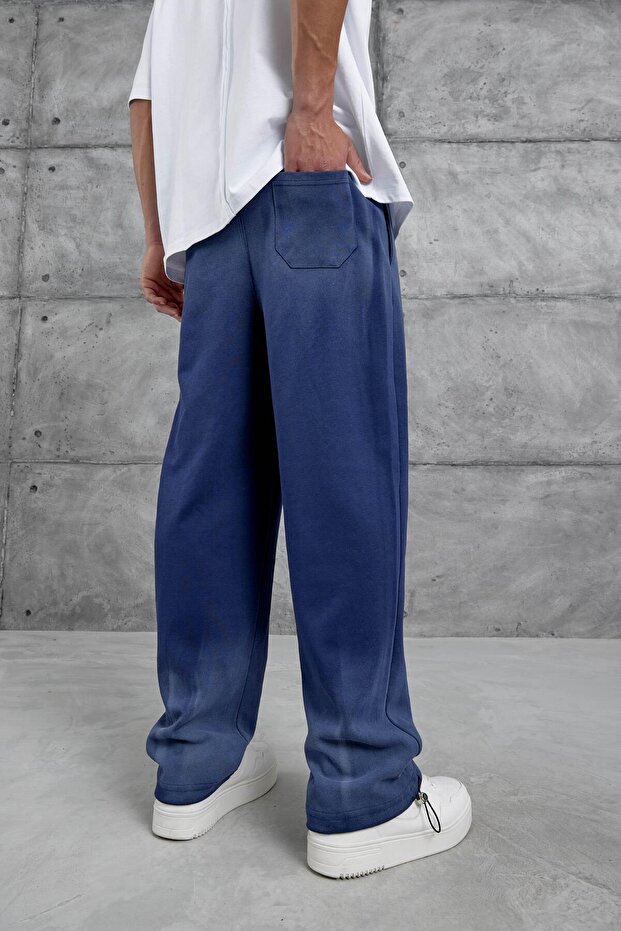 بنطال رياضي مكتوب باللون الأزرق الداكن من Unknow Studios - 4