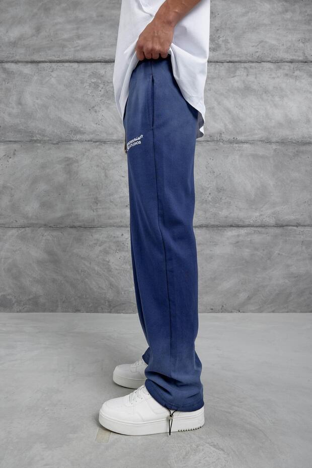 بنطال رياضي مكتوب باللون الأزرق الداكن من Unknow Studios - 5