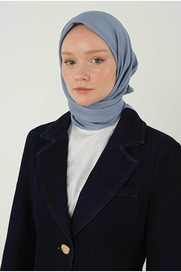 وشاح ناعم من Kraş باللون الأزرق الفاتح