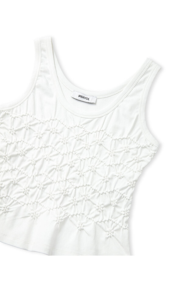 Çiçek nakışlı tişört - 4