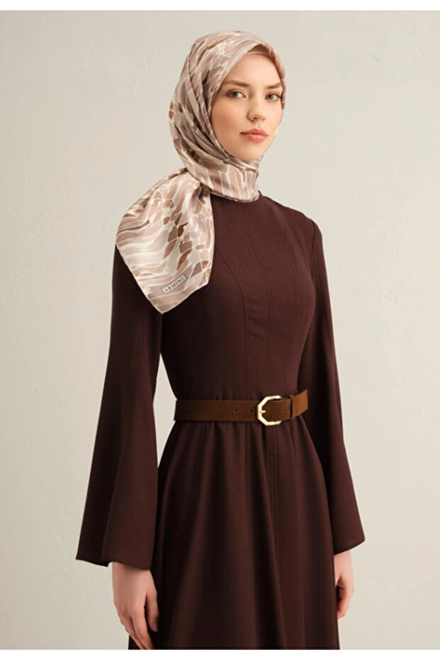 سورا وشاح حرير 9335-88 كريمي بنمط مختلط