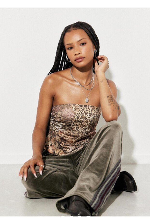 تصميم غير متماثل - بلوزة شفافة بدون حمالات - 3