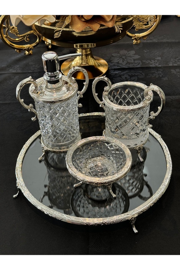 طقم حمام زجاجي من Avangarde Crystal Silver مكون من 4 قطع