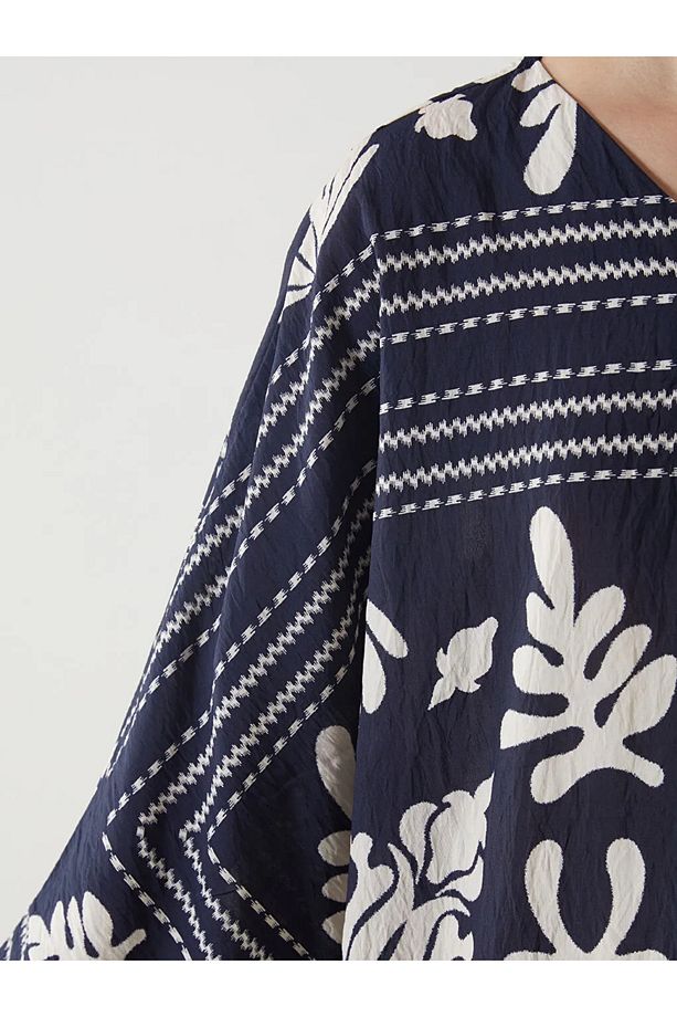 LCW Modest Mavi V Yaka Desenli Oversize Elbise - 3