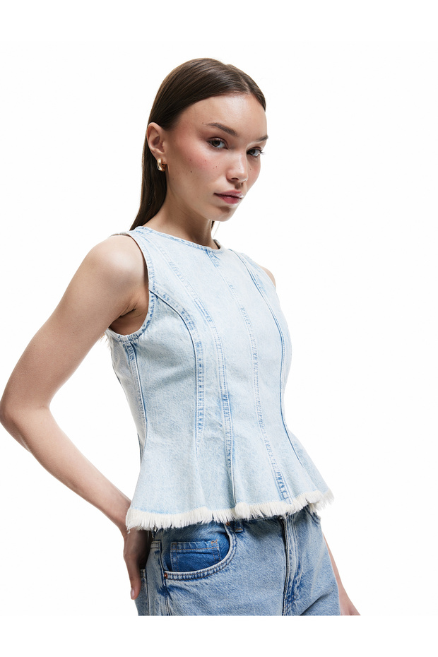 Zipper Detailed Crew Neck Sleeveless Denim Tank Top
