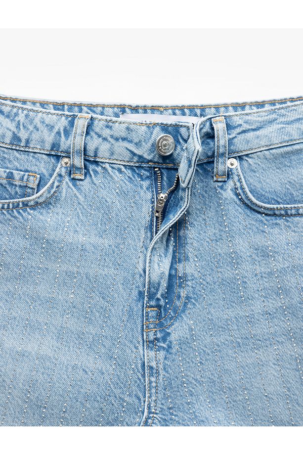 Taş Detaylı Yüksek Bel Saçaklı Paça Pamuklu Mini Denim Şort - 8