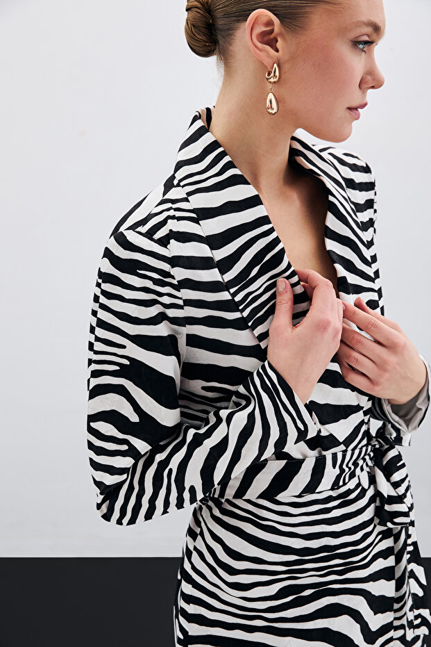 سترة حمار وحشي بحزام - أسود - 4