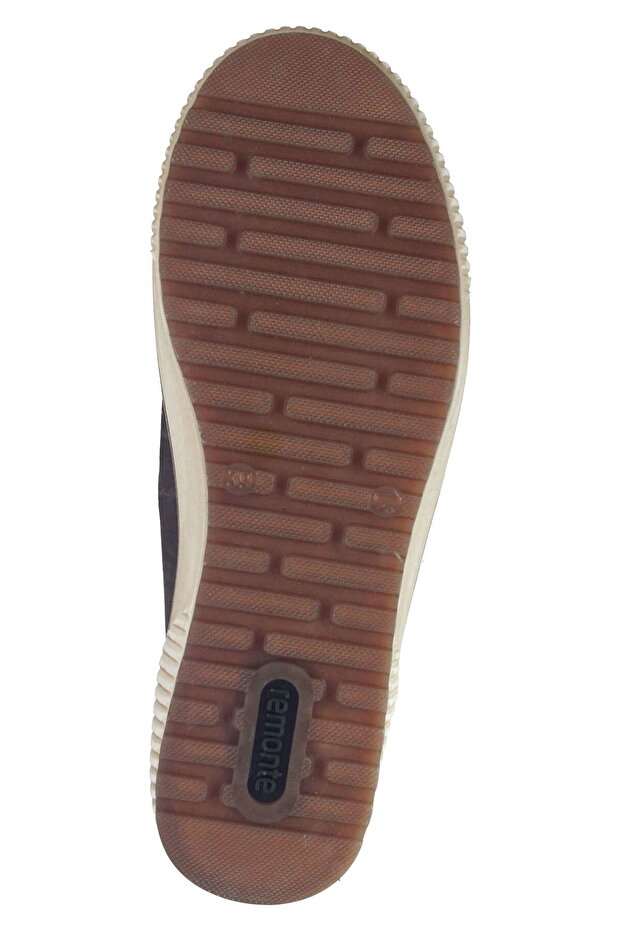adidași - 7