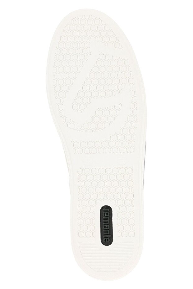 adidași - 7