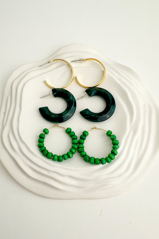 طقم أقراط دائرية باللون الأخضر مكون من ثلاثة أزواج (قطر 3 سم)