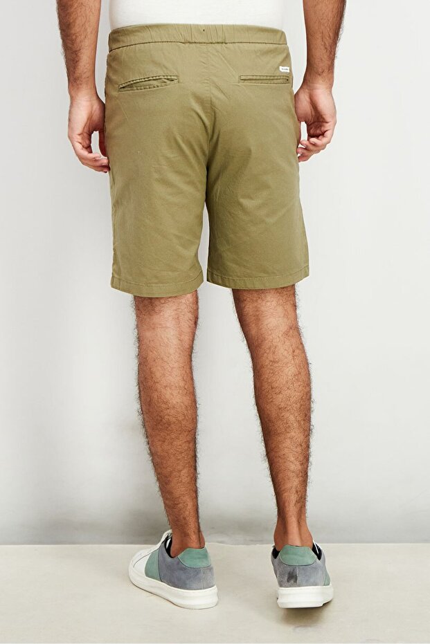 Men Solid Basic Shorts, Olive - 3