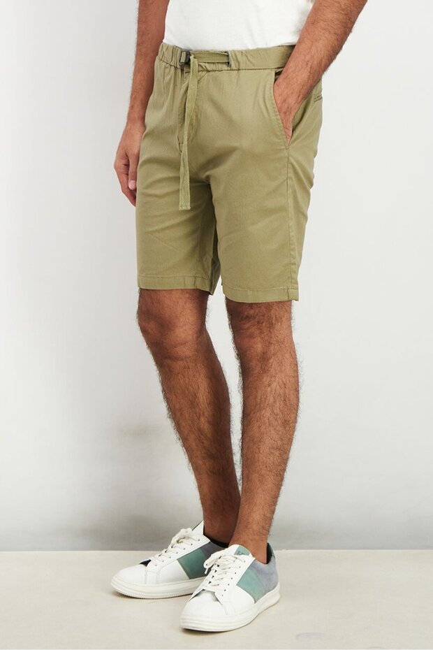 Men Solid Basic Shorts, Olive - 2