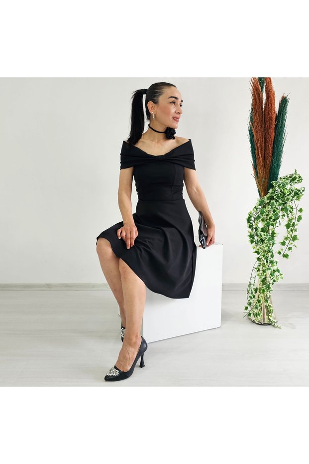 Shoulder Detail Crepe Dress