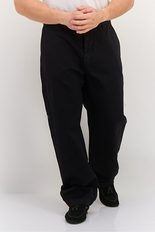 بنطال تشينو سادة بقصّة عادية للرجال، أسود - 1