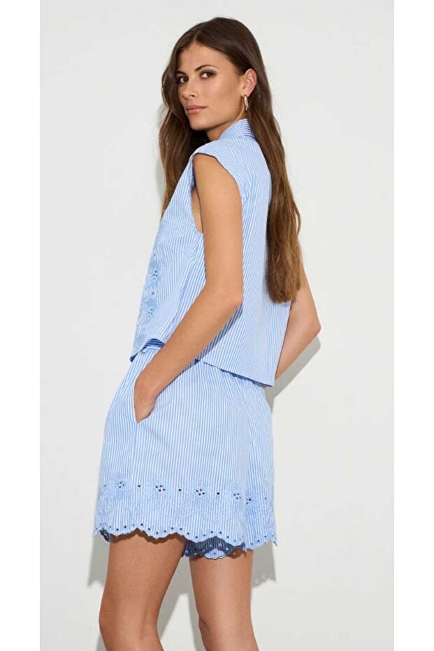 Çizgili gömlek nakışlı - 2