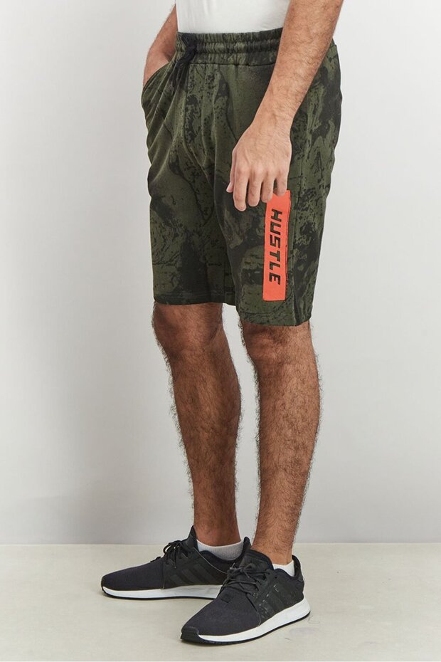 شورت رجالي أساسي برباط وطبعة كاملة، زيتوني - 3