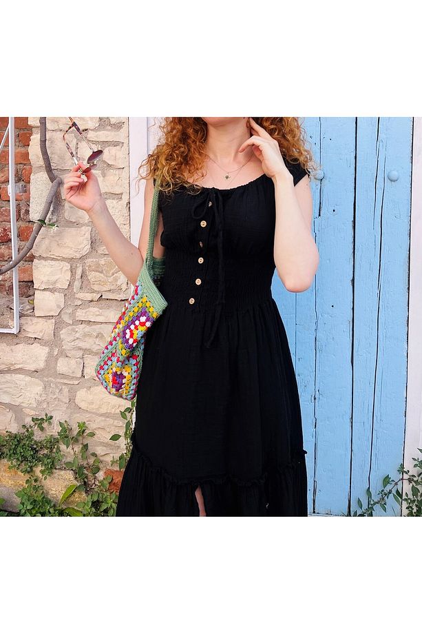Bohem Frida Model, Yakası Lastikli, Gipeli, Yırtmaçlı Siyah Müslin Elbise - 2