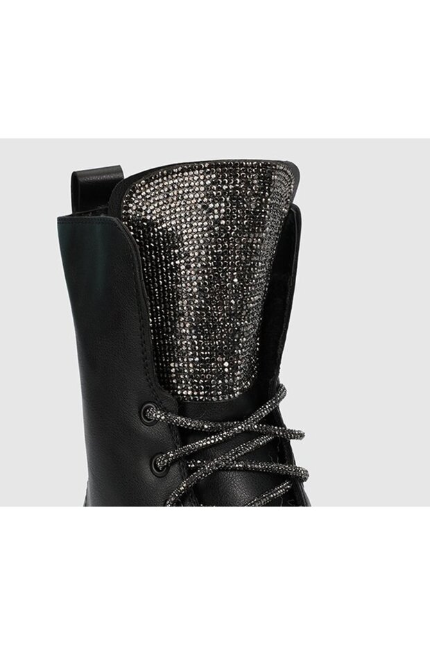 Siyah Kadın Bot - 5