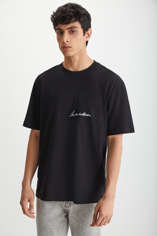 Kravın Men's 100% Cotton Crew Neck Printed Black T-Shirt