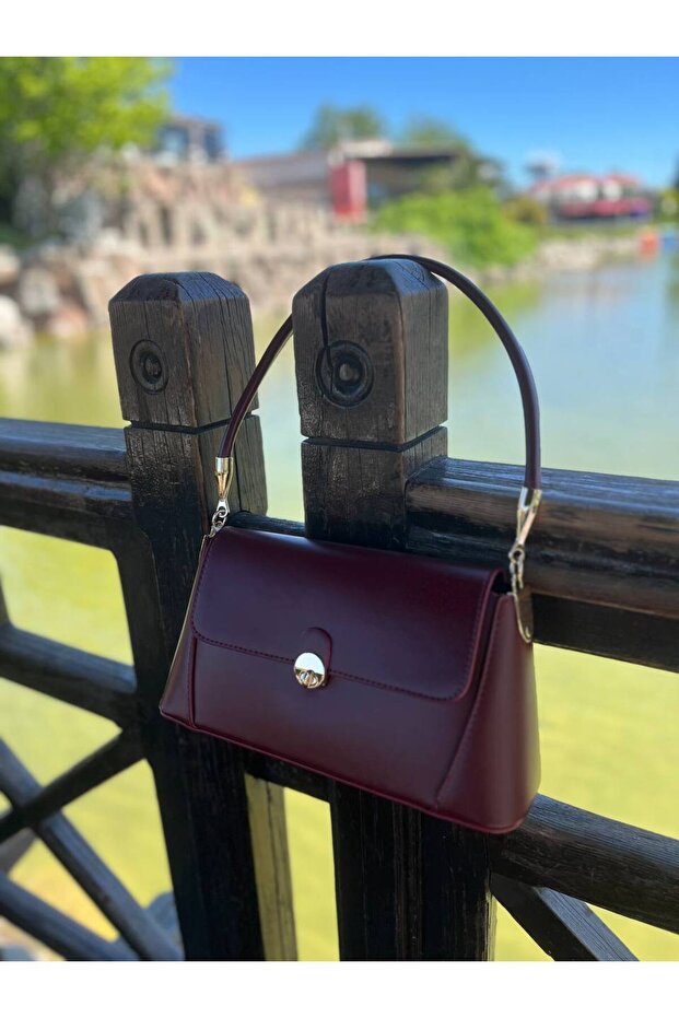 Covered Model Gold Color Lock Closure Women's Shoulder Bag