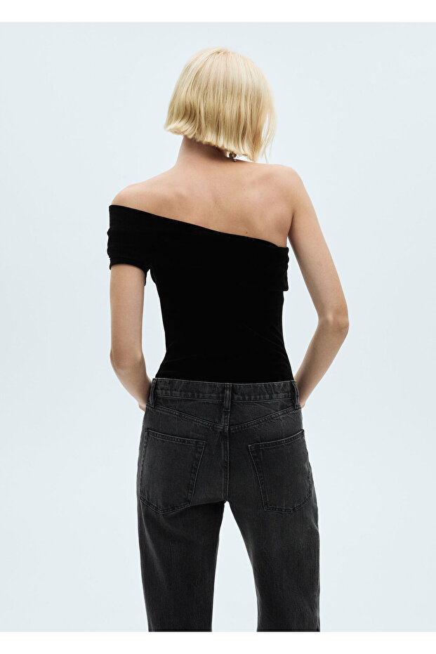 Schwarzer Frauenkörper 77099060 - 5