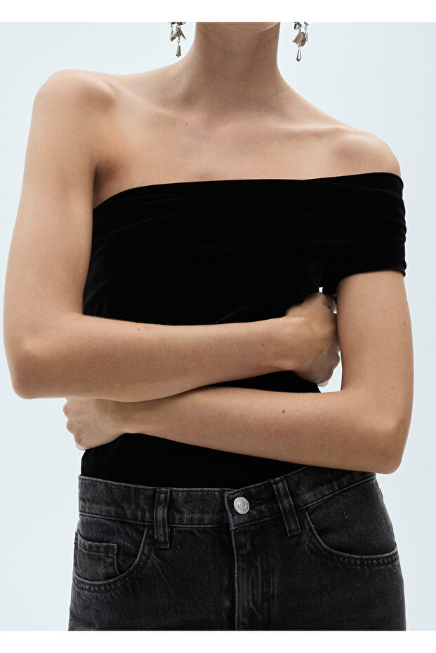 Schwarzer Frauenkörper 77099060 - 4