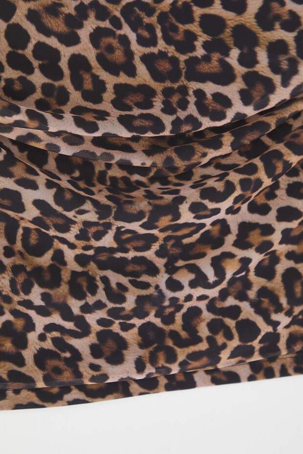 Kahverengi Leopar Desenli Fiyonk Aksesuar Detaylı Örme Büyük Beden Bluz TBBSS25AF00092 - 7