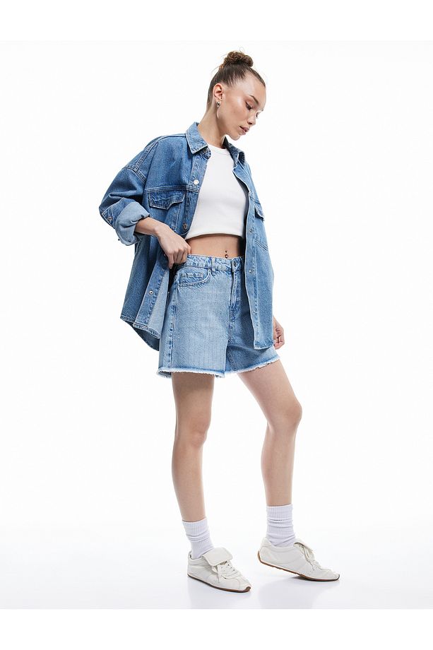 Taş Detaylı Yüksek Bel Saçaklı Paça Pamuklu Mini Denim Şort - 1