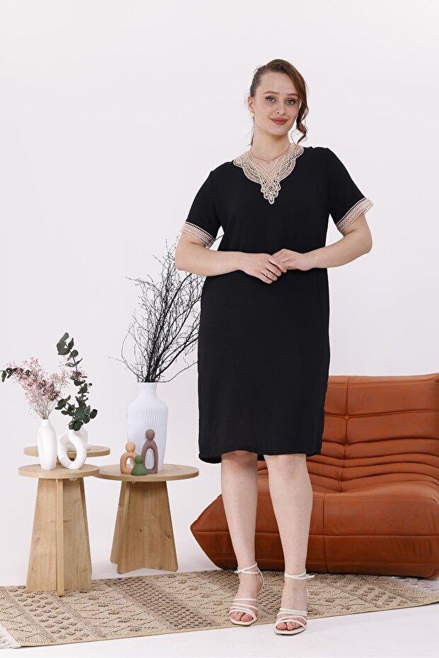 Large Size Lace Dress with Collar and Sleeves