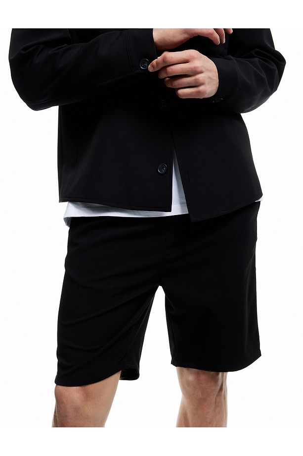 Viskon Karışımlı Cep Detaylı Bermuda Slim Fit Beli Bağcıklı Şort - 3
